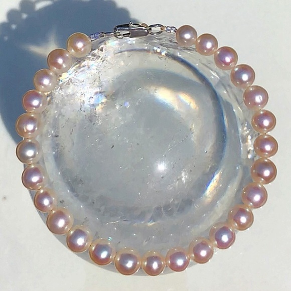 2 left! Authentic High Quality Pearl Bracelet! - Picture 3 of 6